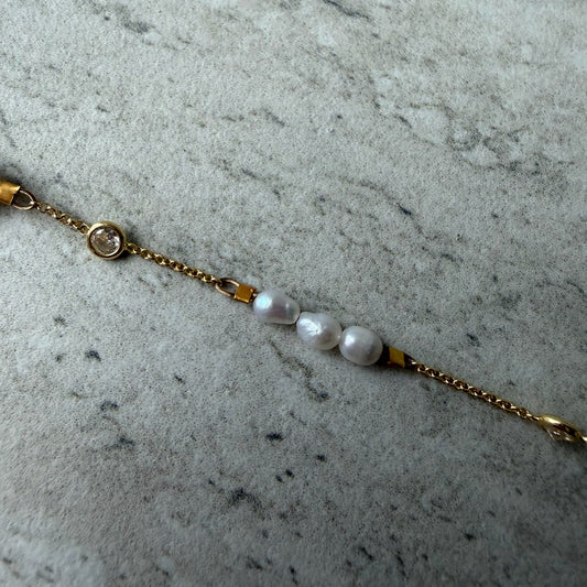 April Pearl Bracelet
